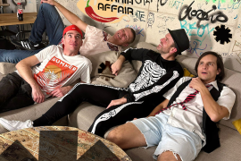 BANDFOTO_BACKSTAGE_VOLTA_COLOGNE_mit_LOGO_quer
